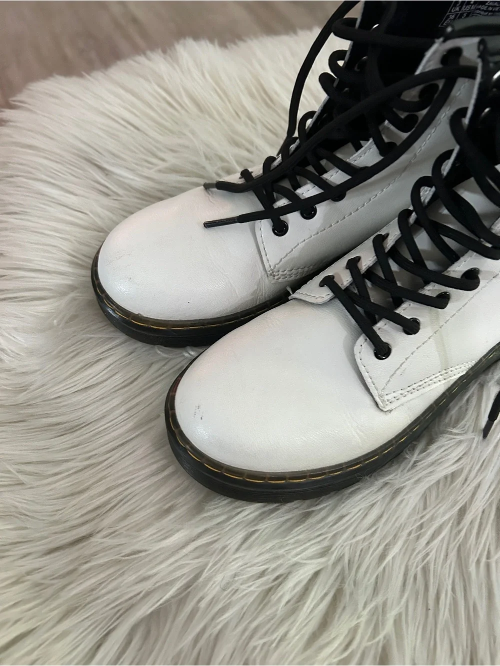 Dr. Martens Zavala J Boots